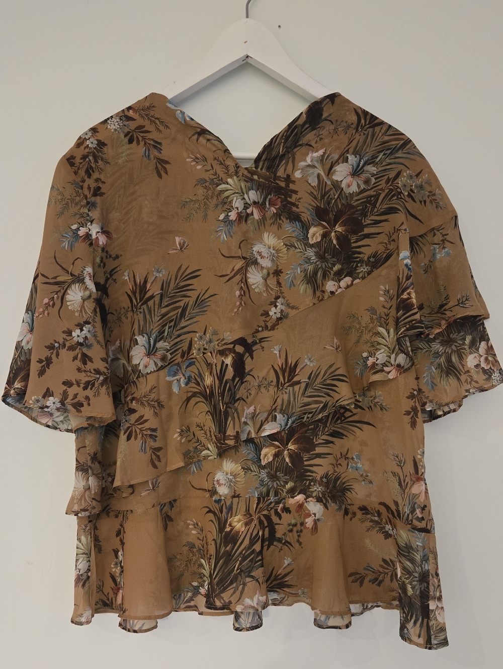 Woven Floral Ruffle Short-Sleeve  Blouse in Camel Floral